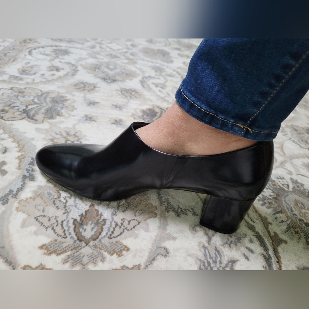 New VIA SPIGA Italian leather bootie